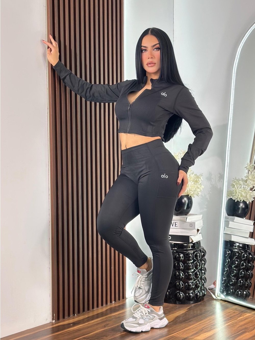 ALO Yoga Black High-Rise Leggings — Slim Fit Athletic Legging